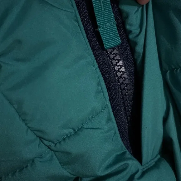 Amazon Essentials Boys Heavyweight Hooded Puffer Jacket Green Navy Color Block - Picture 9 of 15